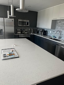 Great kitchen with modern appliances and cookware.