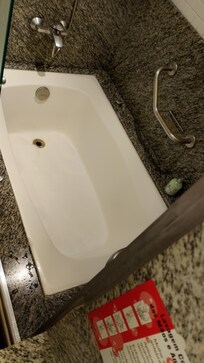 Entregaram esse mais barato e com um péssima banheira.