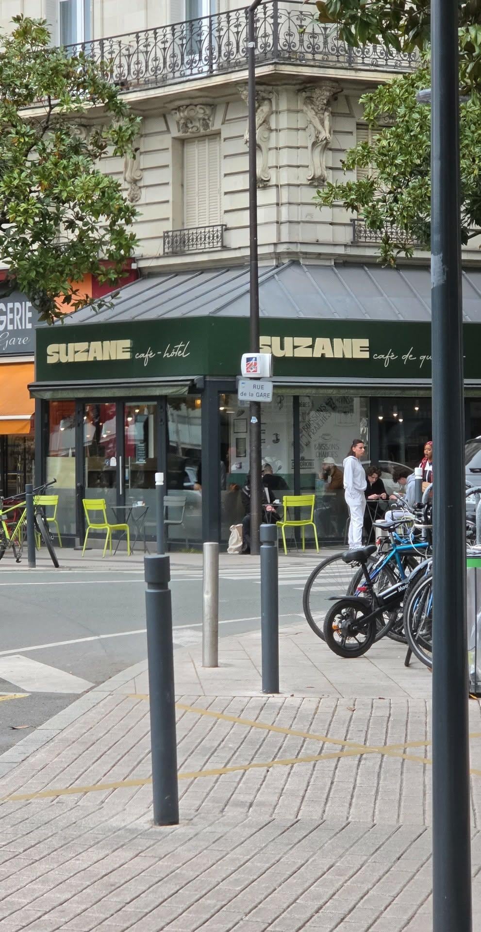 Hotél facile a trouver. C est juste en face de la gare et de ́l hotel grand hotel de la gare. 