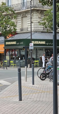 Hotél facile a trouver. C est juste en face de la gare et de ́l hotel grand hotel de la gare.