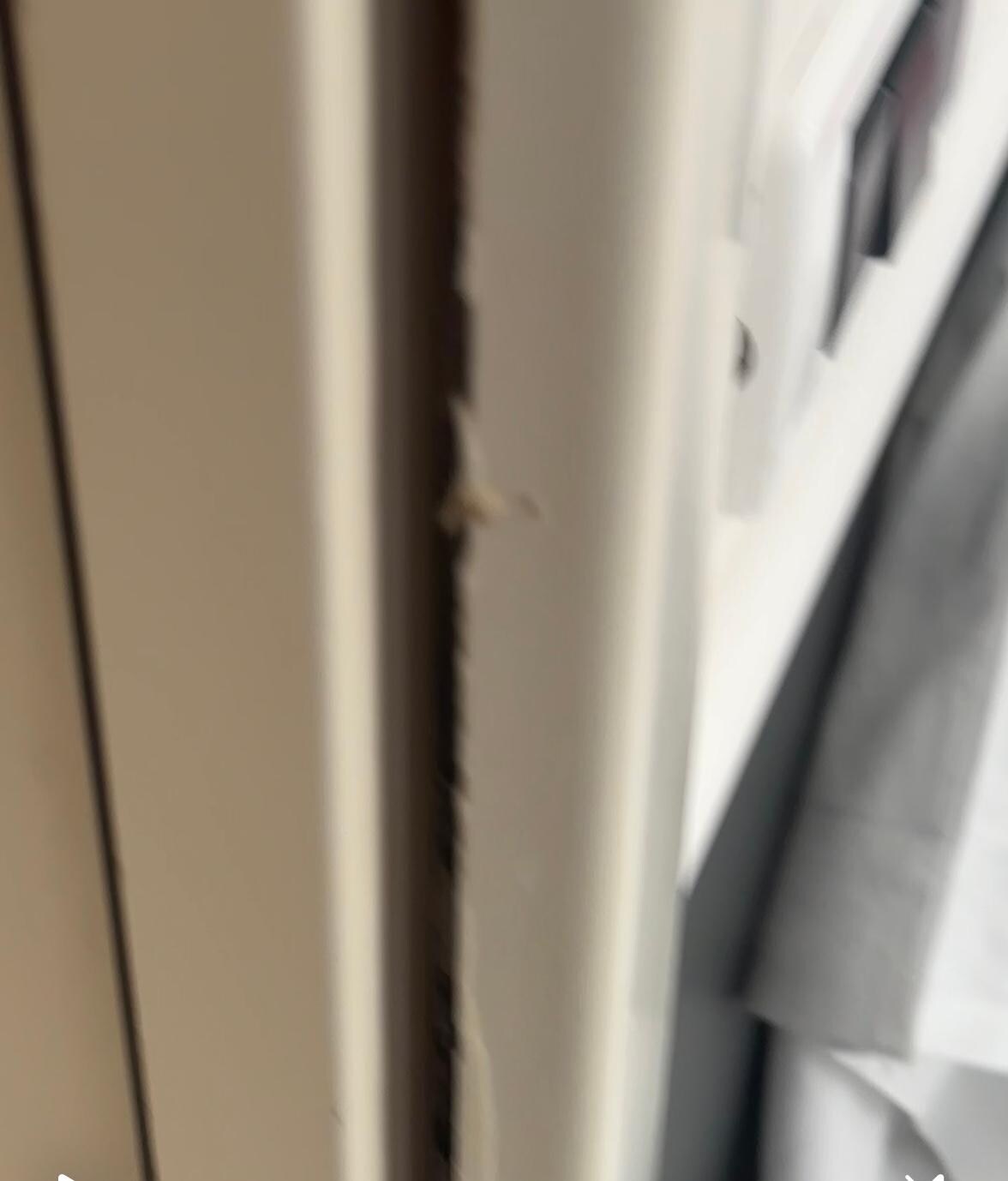 Dårlig stand. Lister som løsner