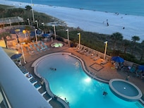 Great pool and Jacuzzi