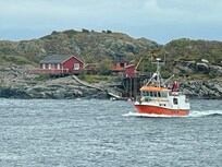 Henningsvaer coastline
