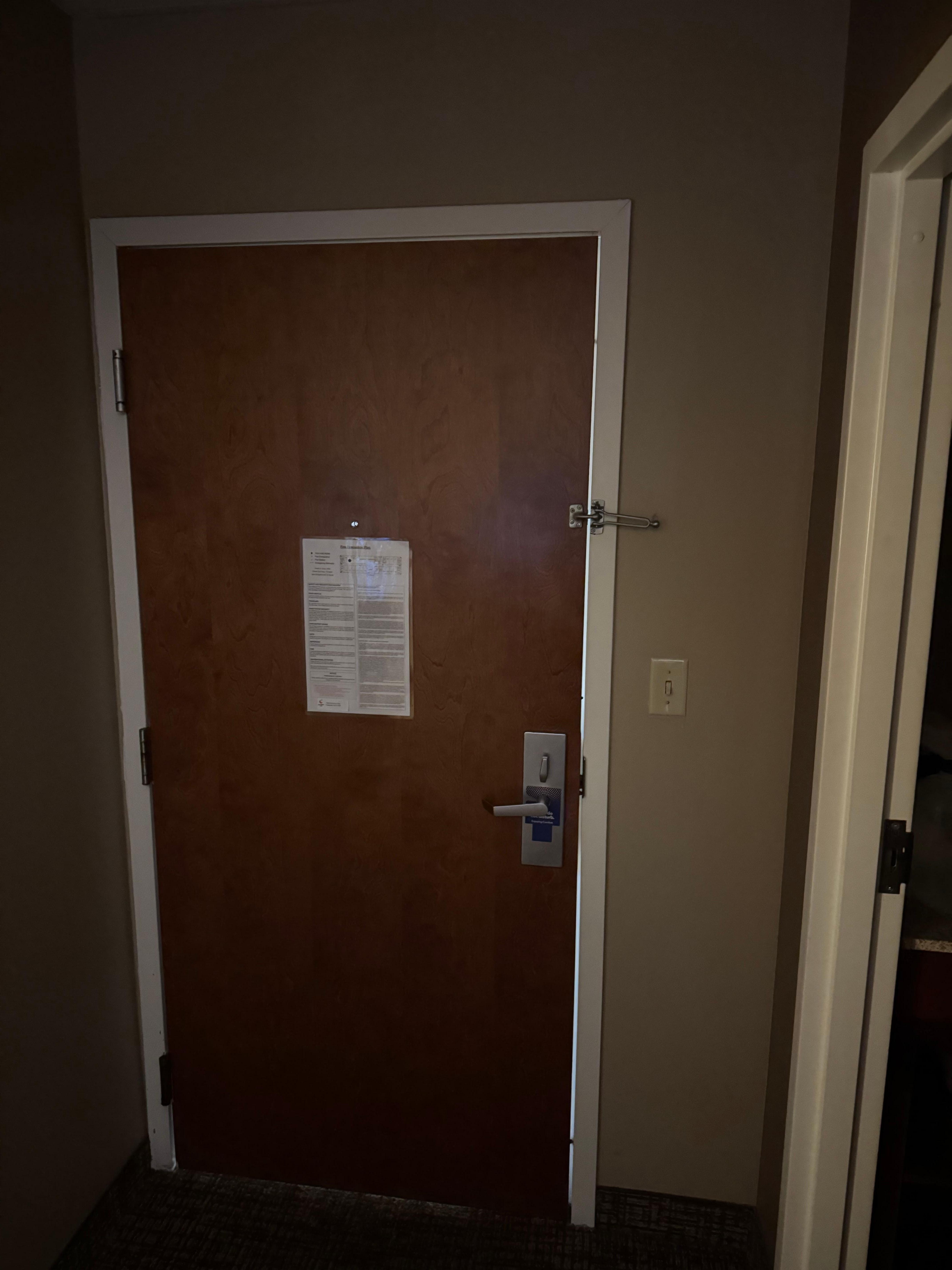 Light coming in all around the soor