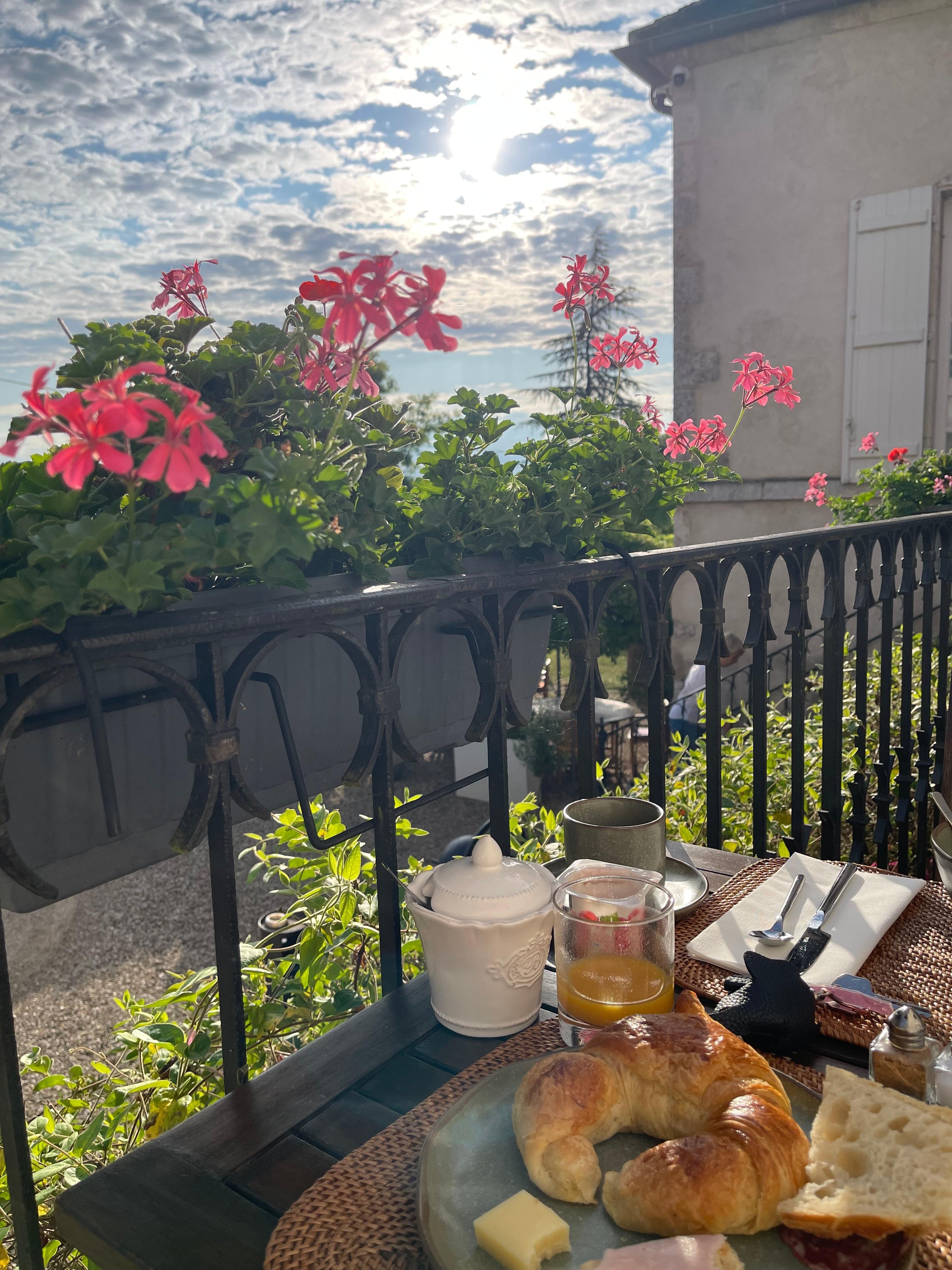 Frokosten nytes ute. 