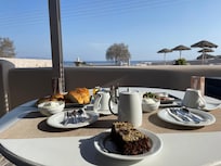 Breakfast was amazing, delivered to my room daily.