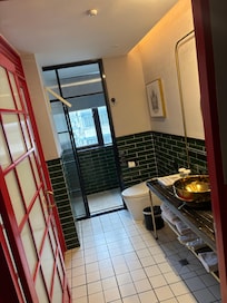 Business room bathroom