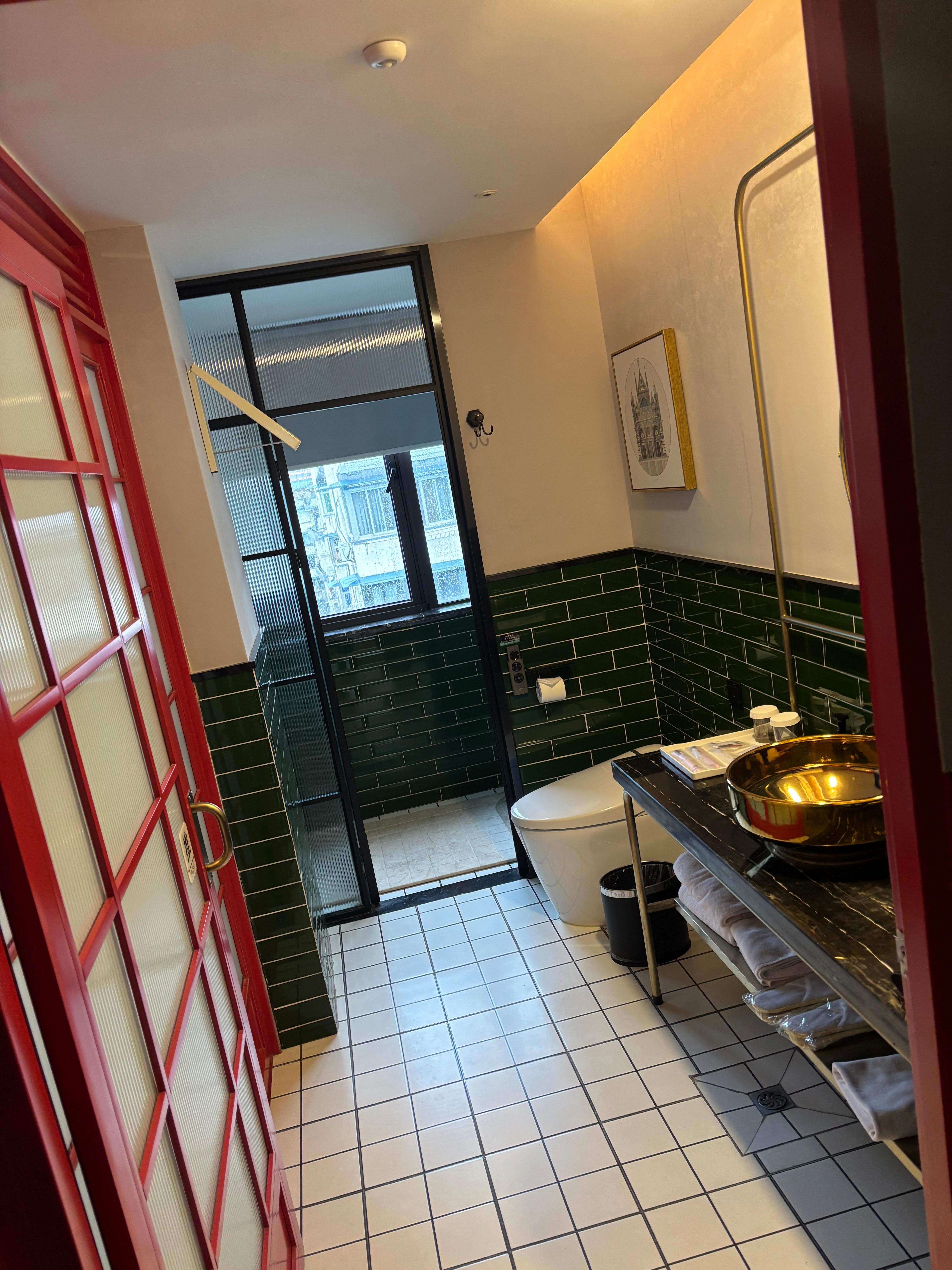 Business room bathroom
