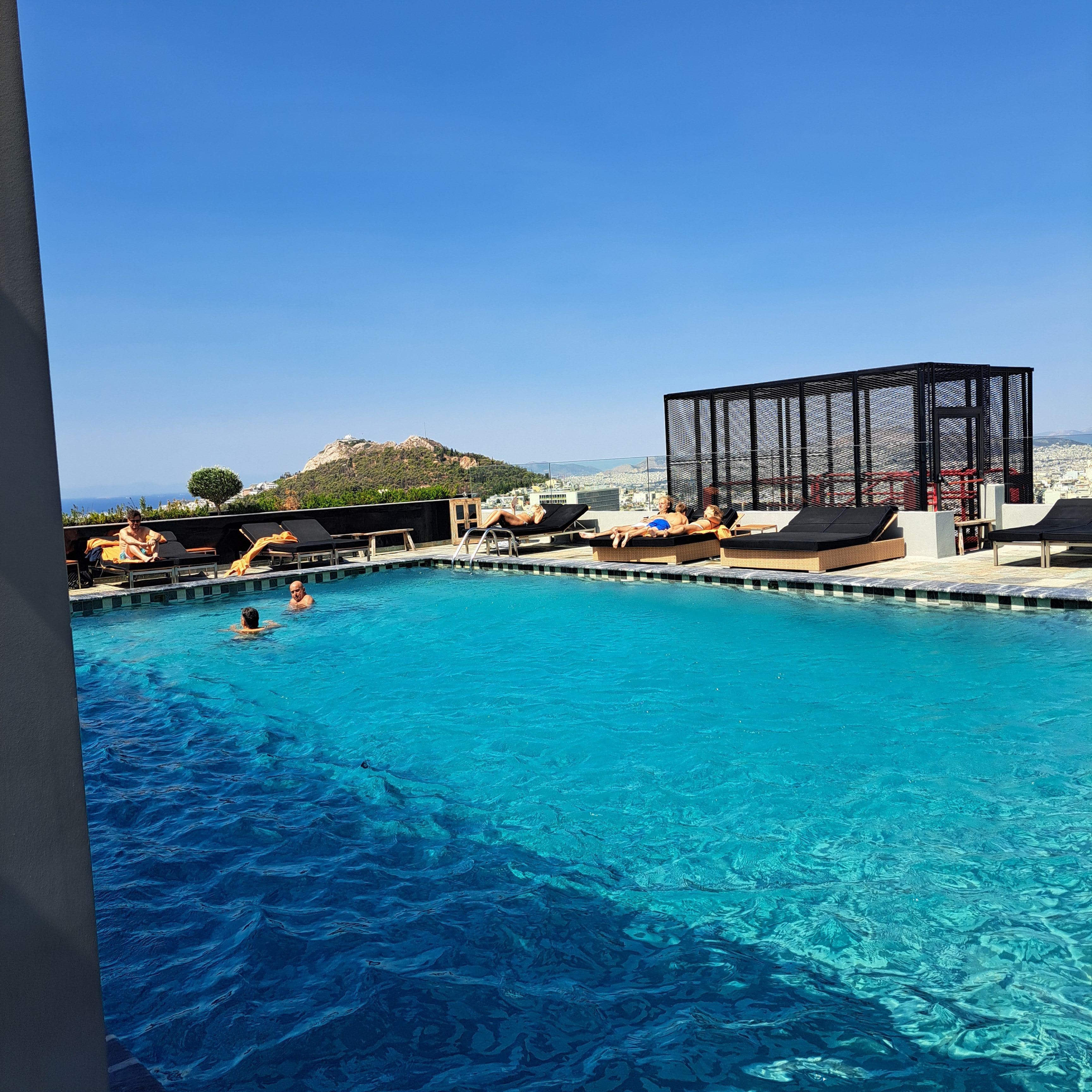 Tető terasz medence 