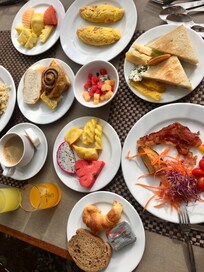 Vi äter helst skandinavisk frukost, men fanns asiastisk också.