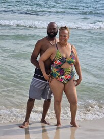 The beach was breath taken it wasn't to crowded and all the guest was super nice and like I said I will be visiting again 😀