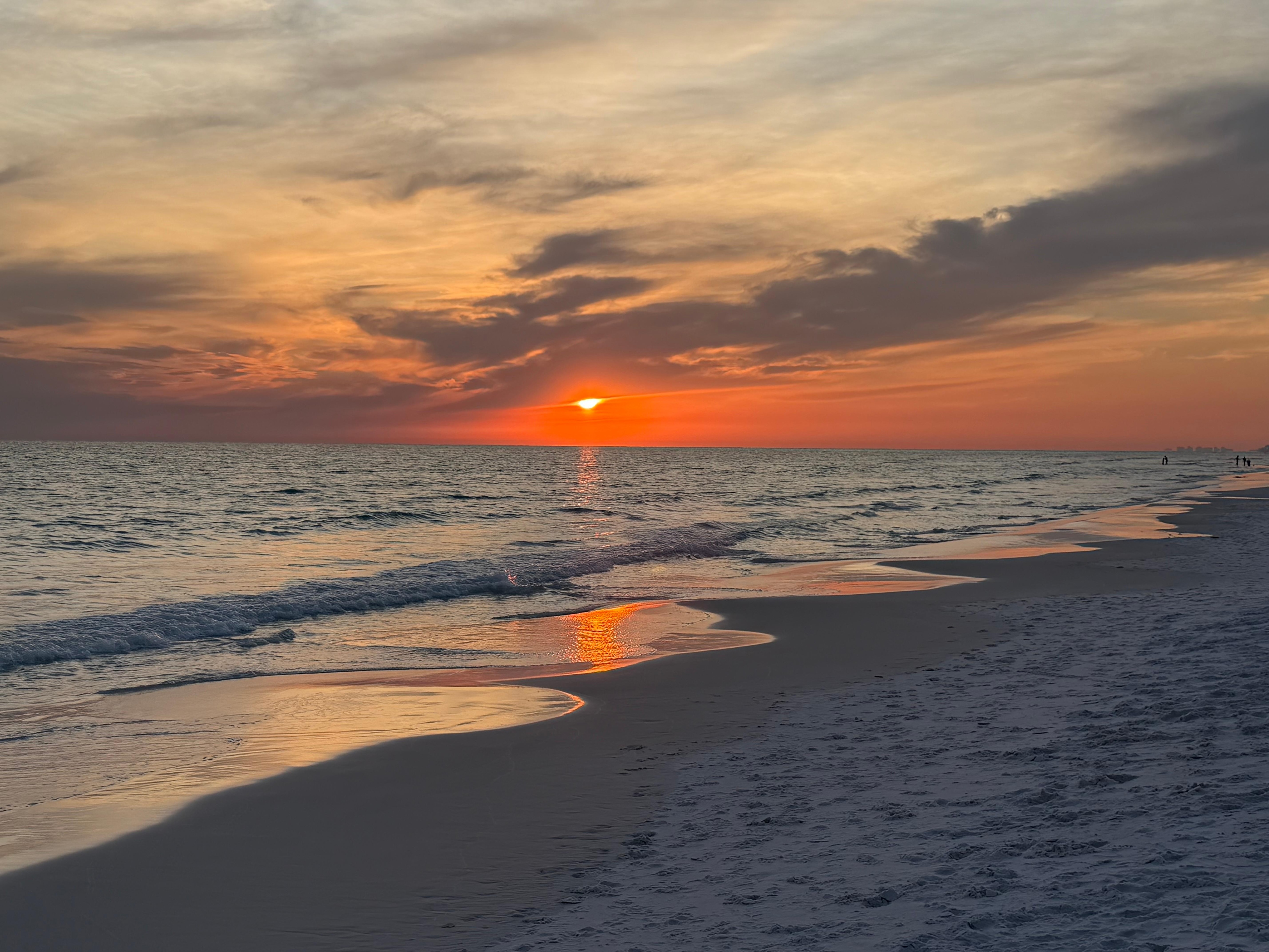 Beautiful sunsets just steps away from the condo. ❤️