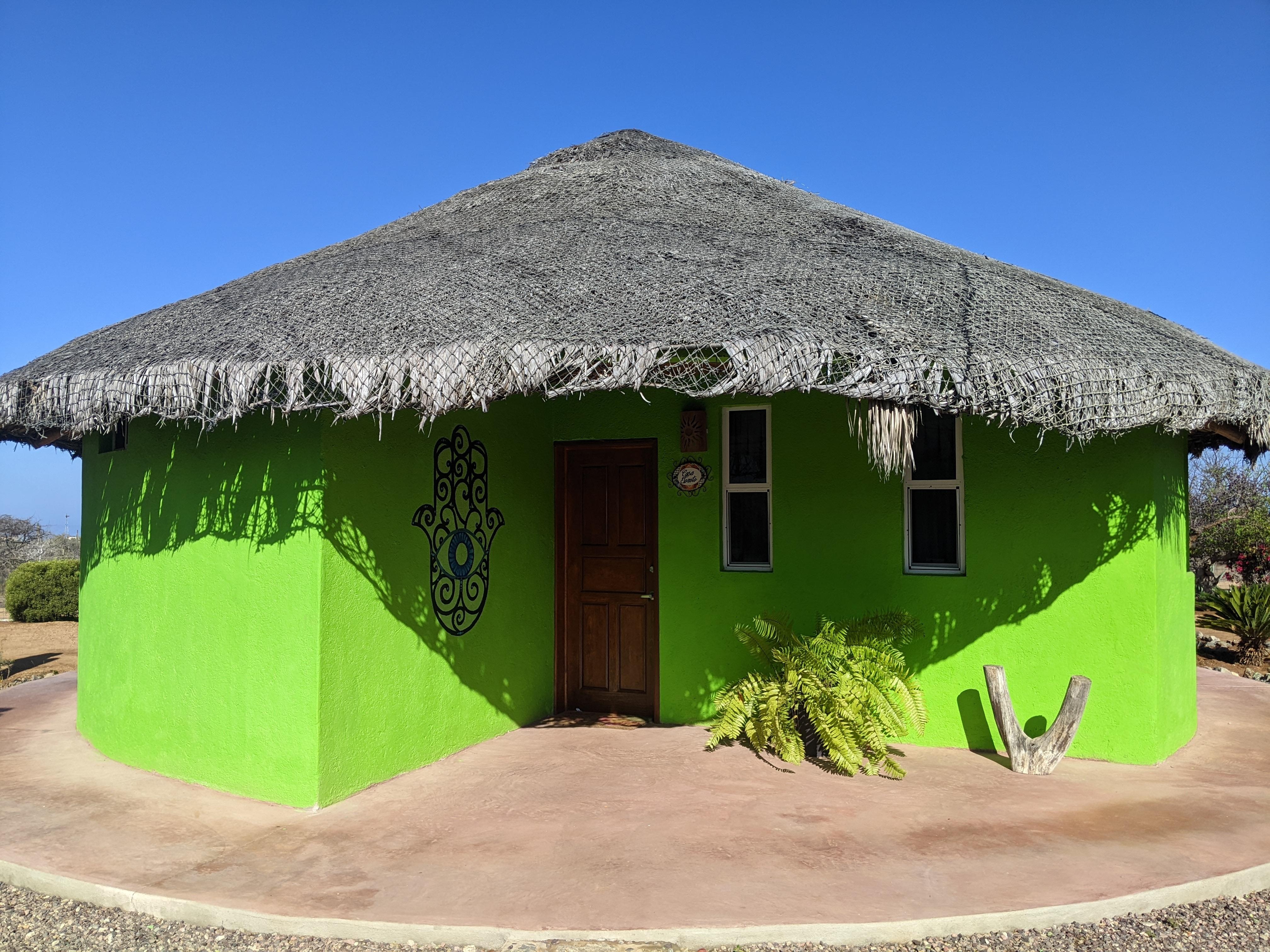 Green bungalow 1 king & 2 twin beds