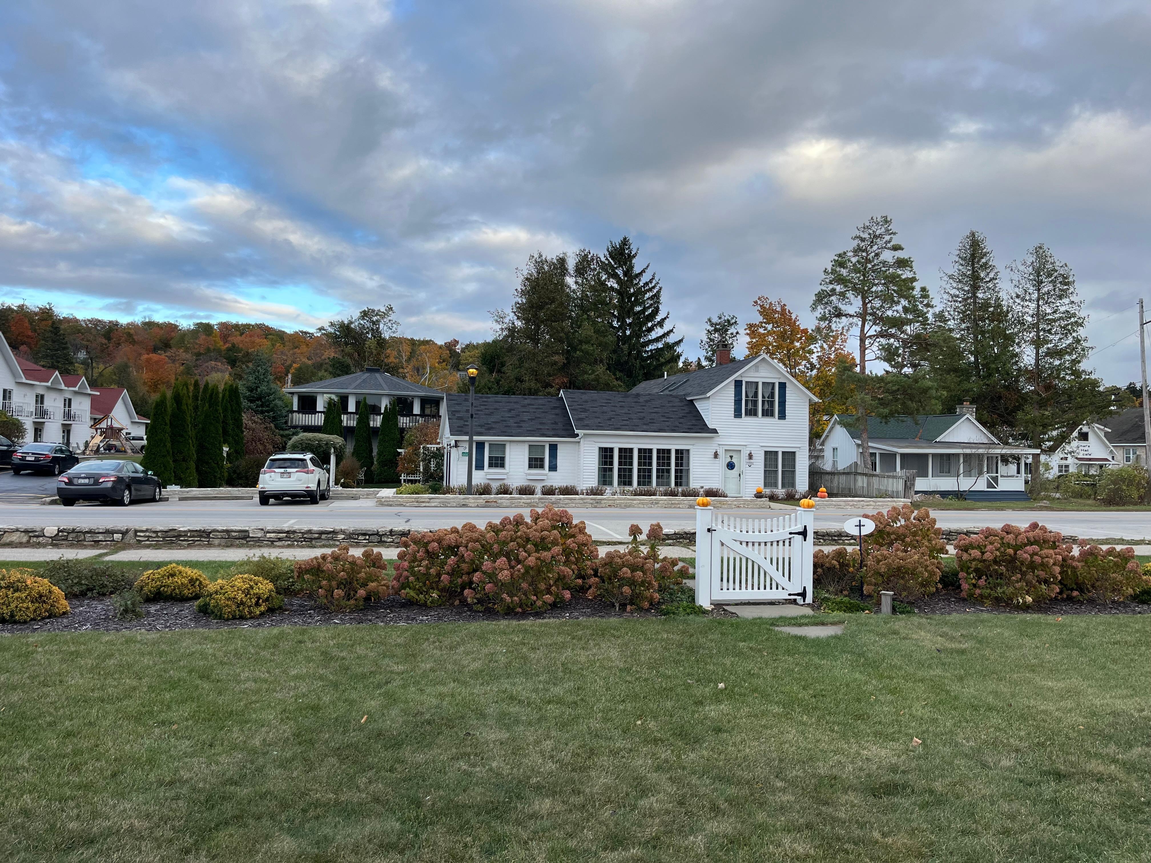 The corner Arbor Cottage is located on is BIZZZZY, but there's free street parking across the way too for easier exits. 