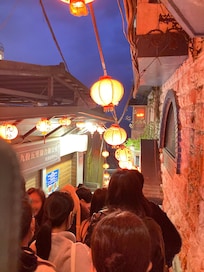 混雑する九份の夜
