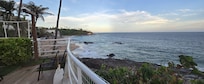 Vista da praia, a partir do deck da piscina.