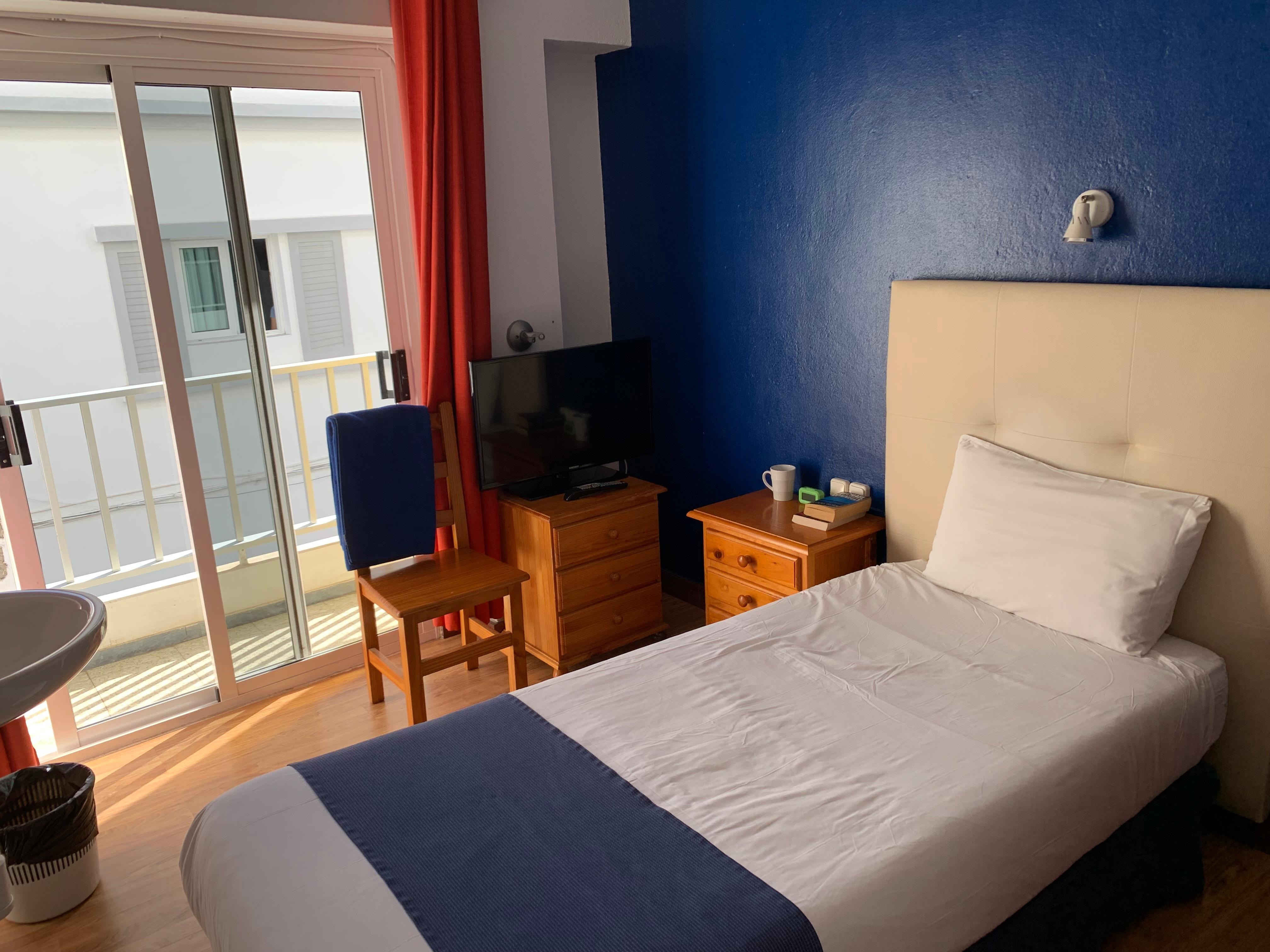 Single room with shared bathroom.The bathroom was always unoccupied  when I visited it.