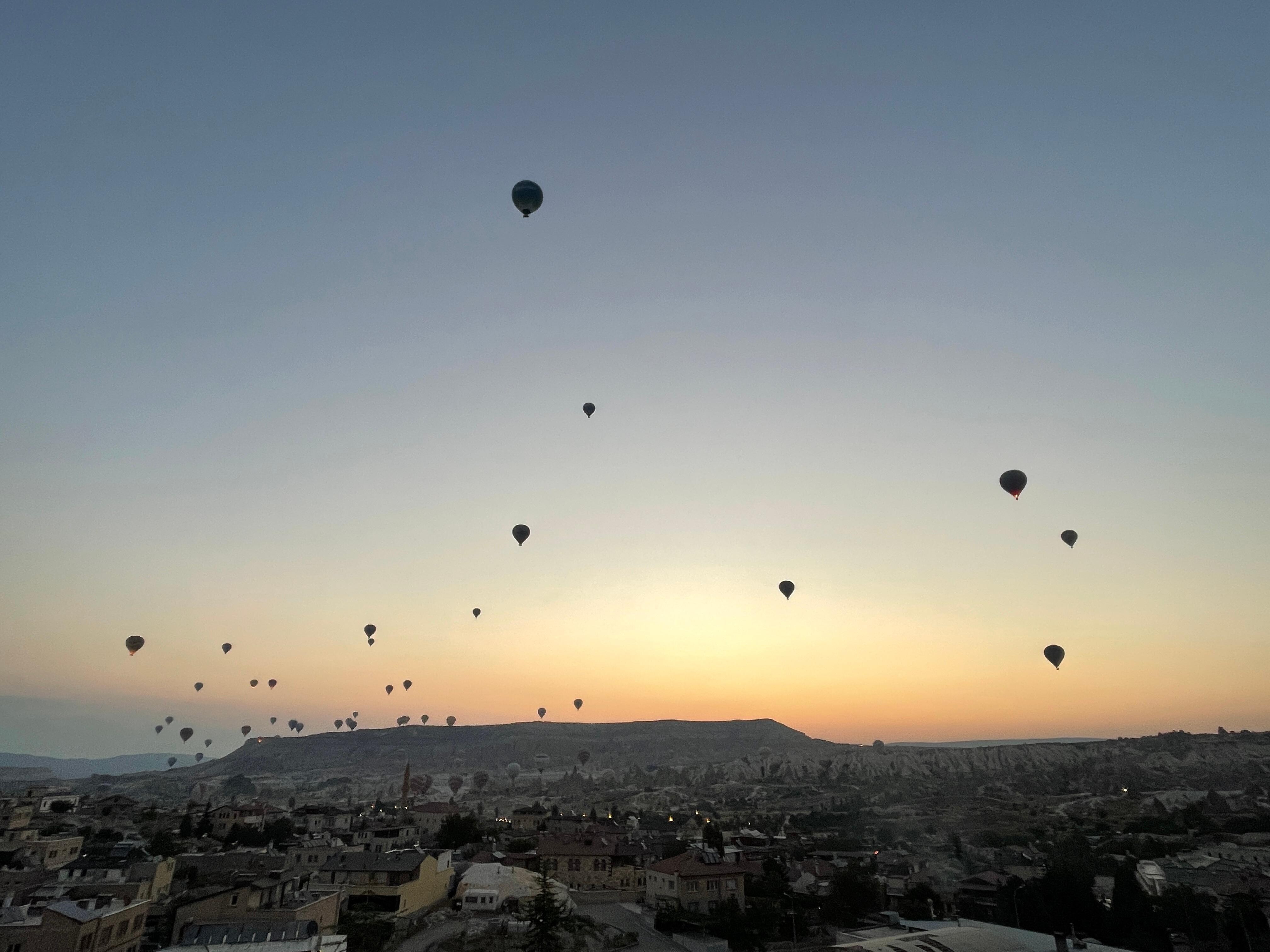 Utsikt fra takterasse ved soloppgang