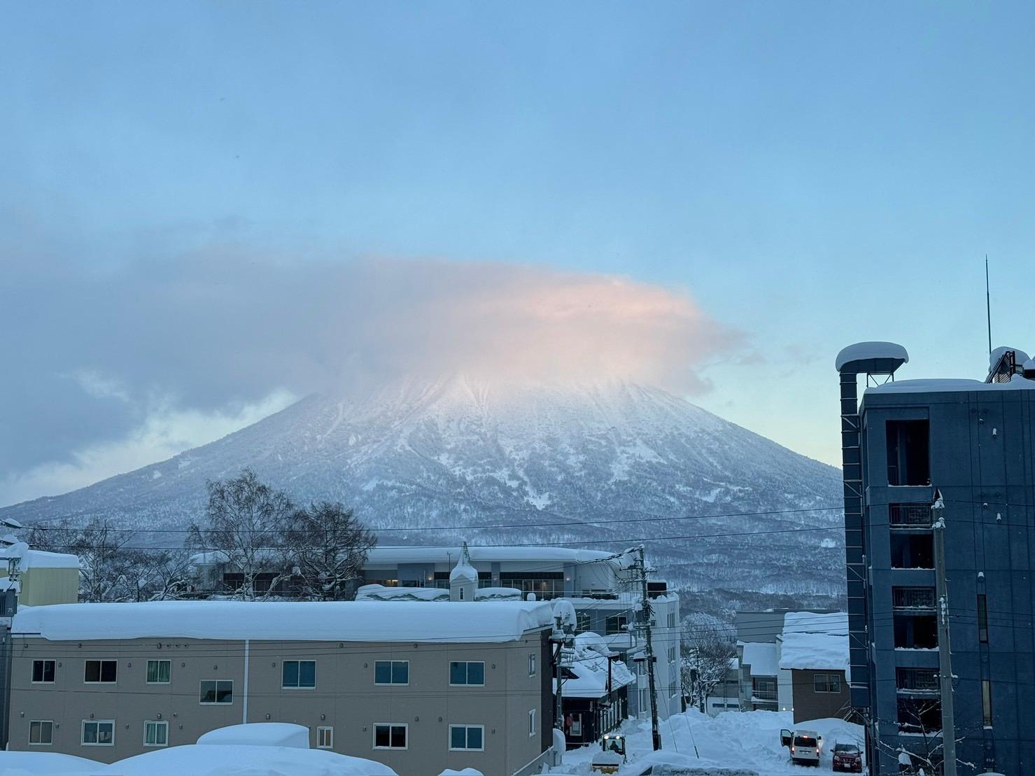 房內陽台的山景