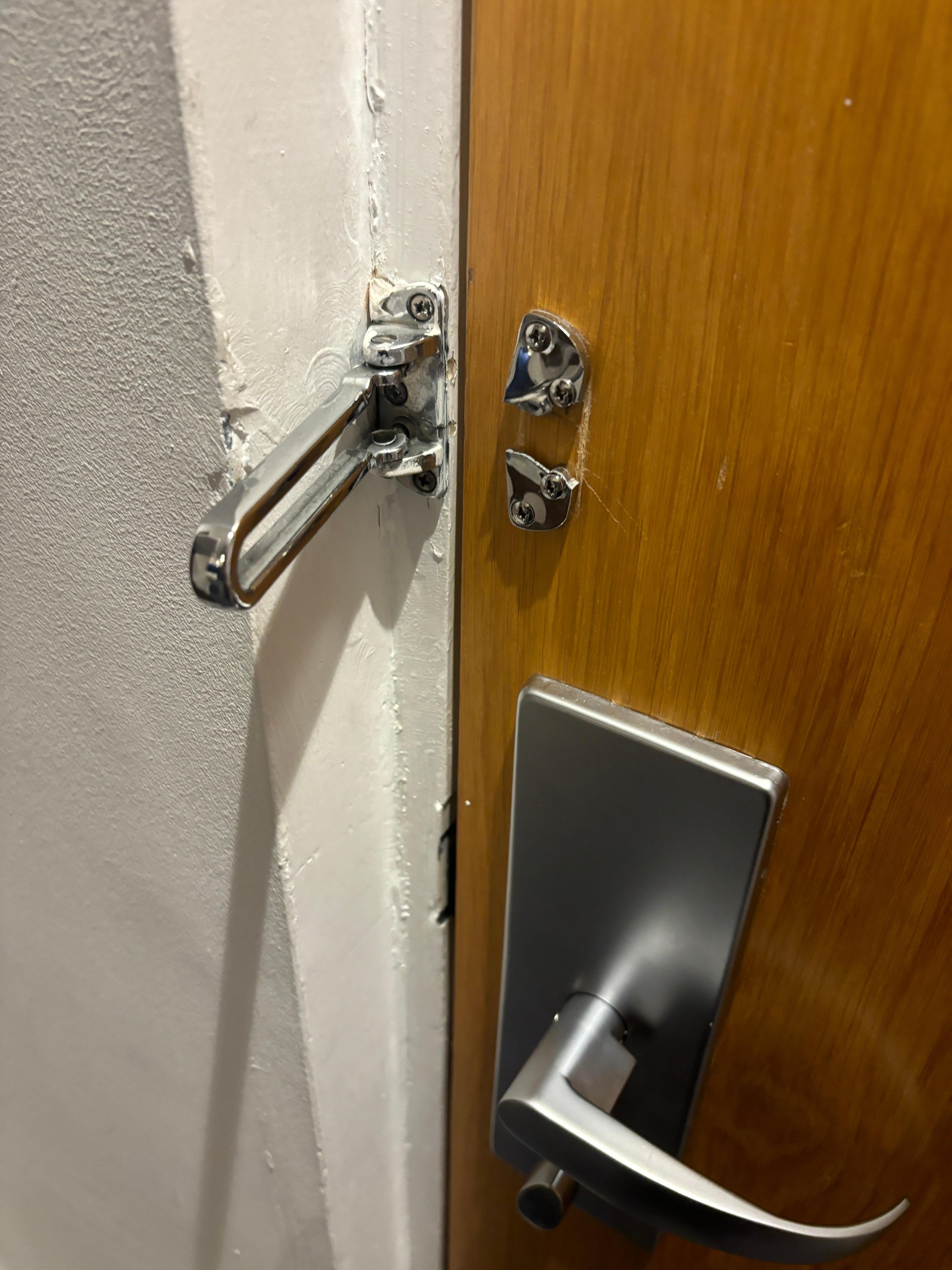 Door latch not maintained