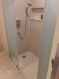 바닥 청결 상태 불량