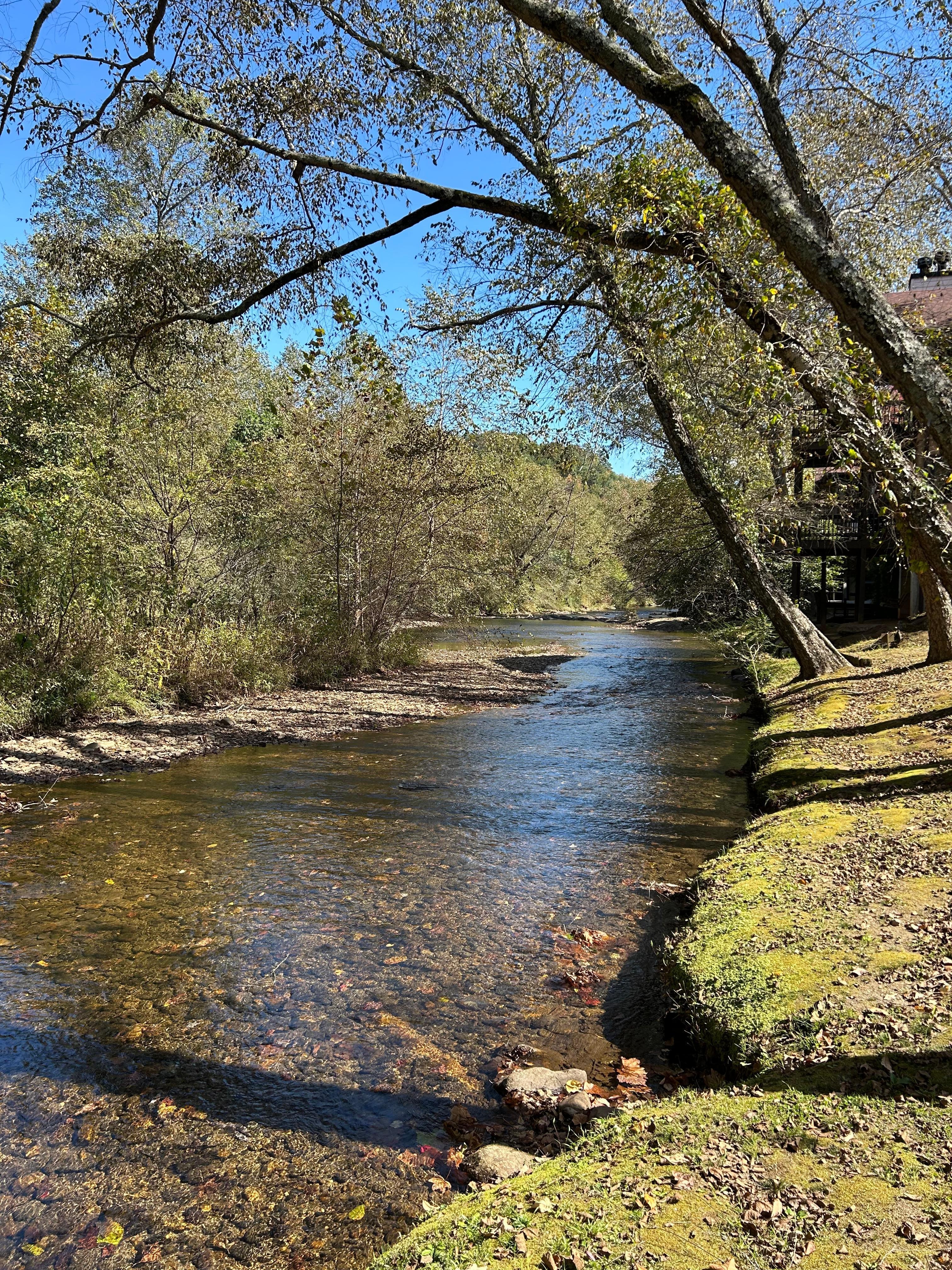 The Hooch river behind Airbnb 