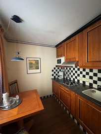 Room’s kitchen