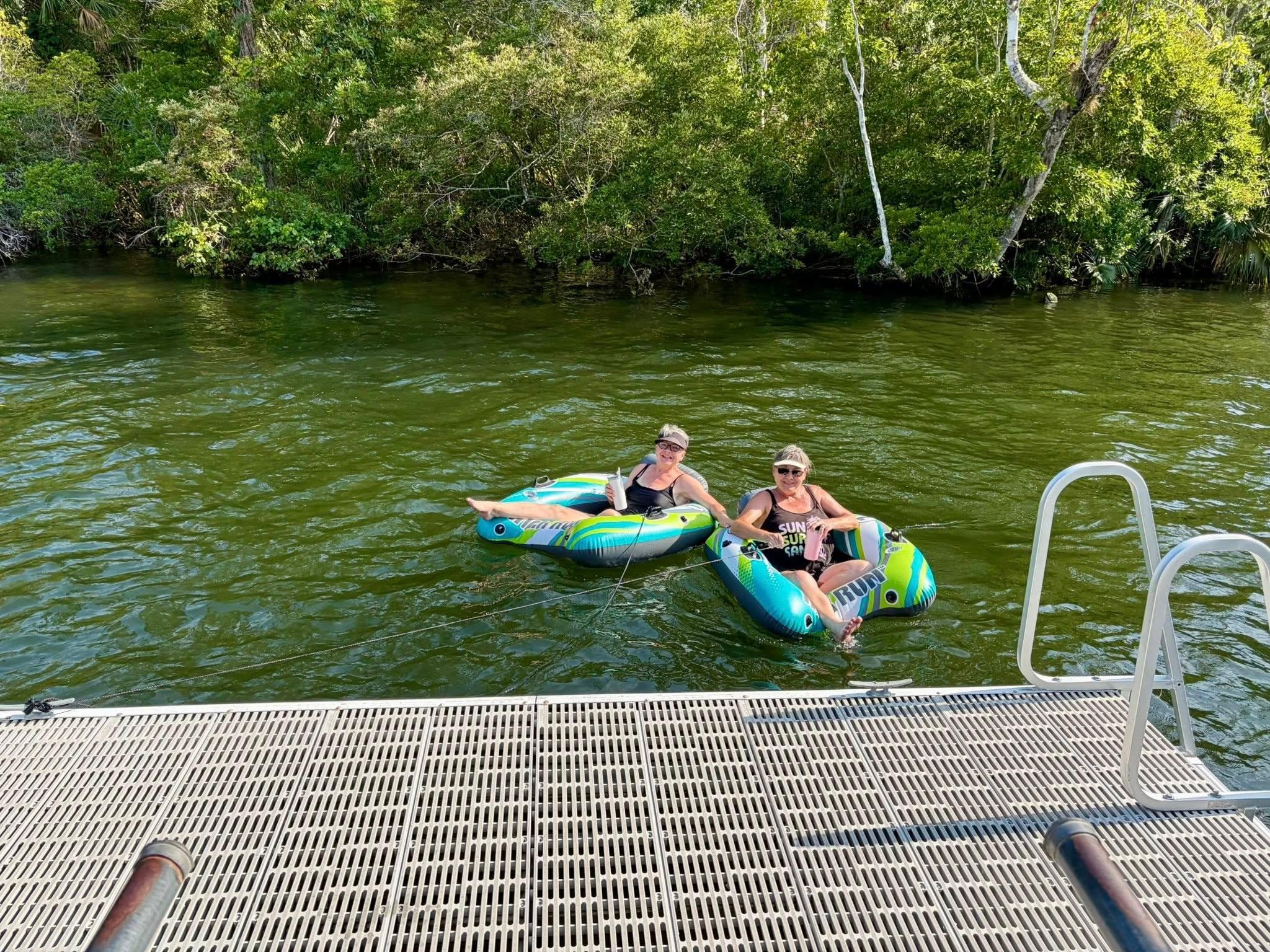 Floating at the dock but later we cut loose and floated down to Rogers Park....so much fun.