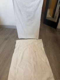 Not the list but the last super old rags disguised as towels ,can you tell me which on is floor mat and which one is hand towel????