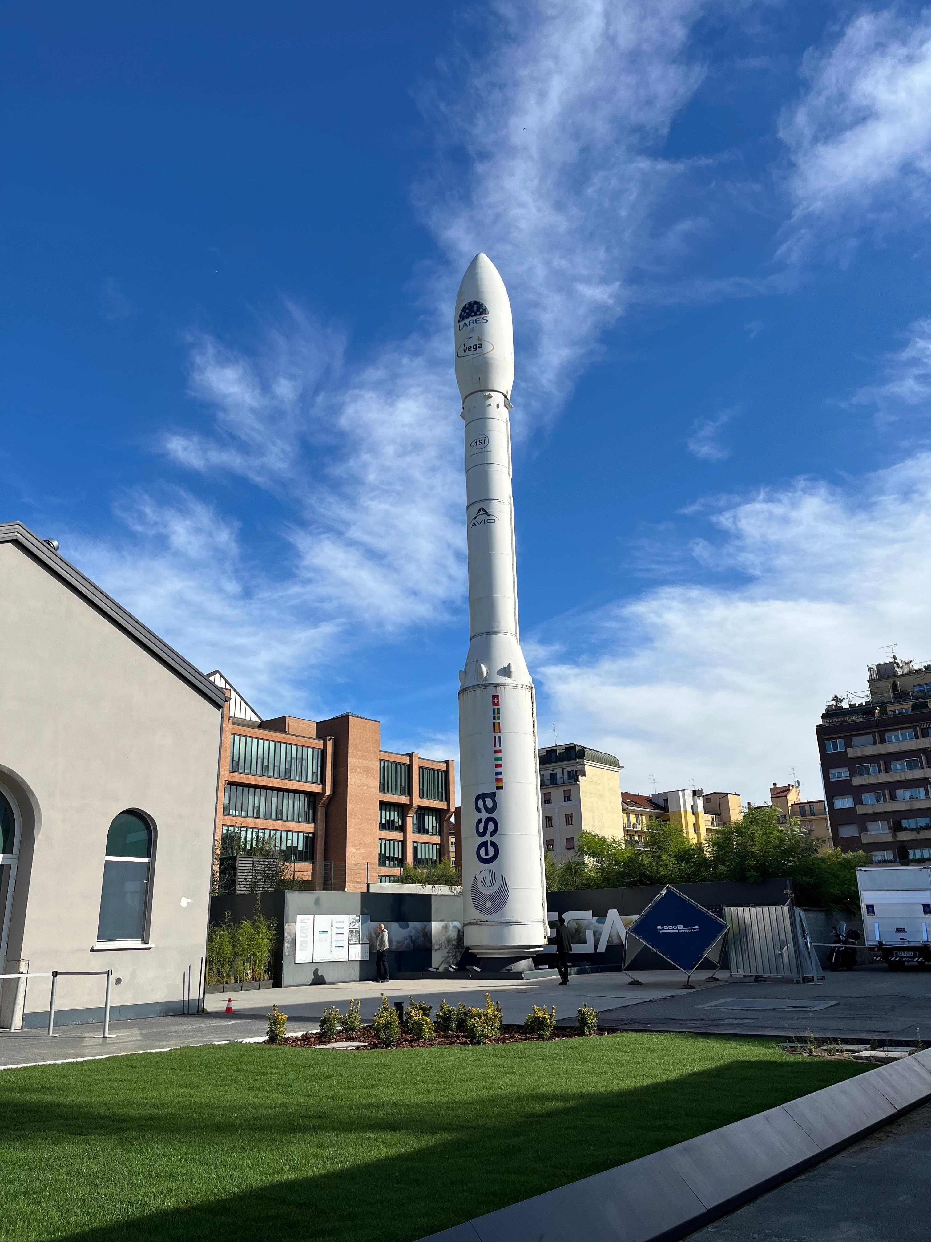 Short walk to the kid-friendly science museum. 