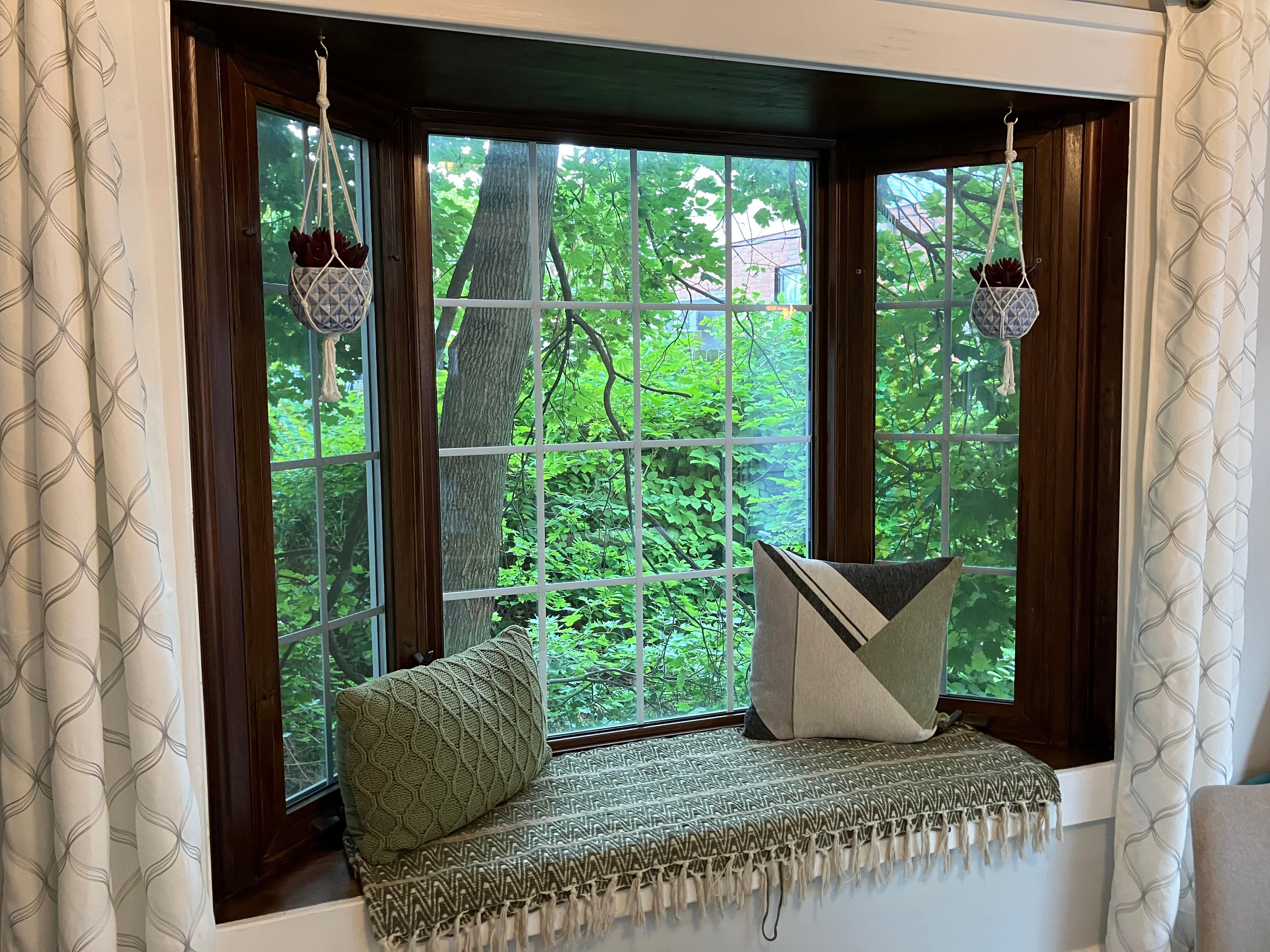 Adorable window seat in dining room