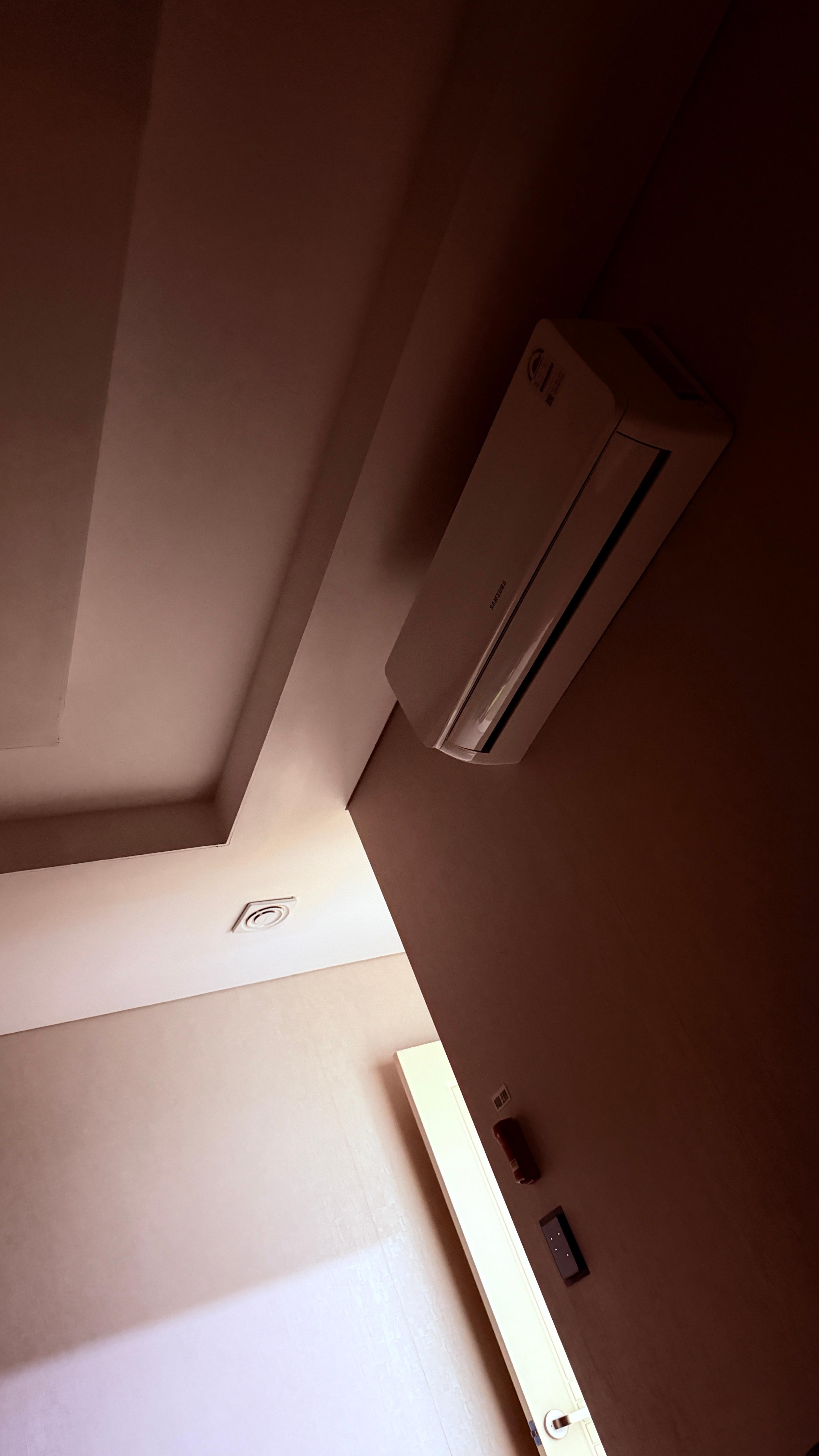 No aircon remote control, so damn hot!!!! What’s a joke!!!