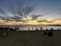 ビーチから見る夕暮れ
