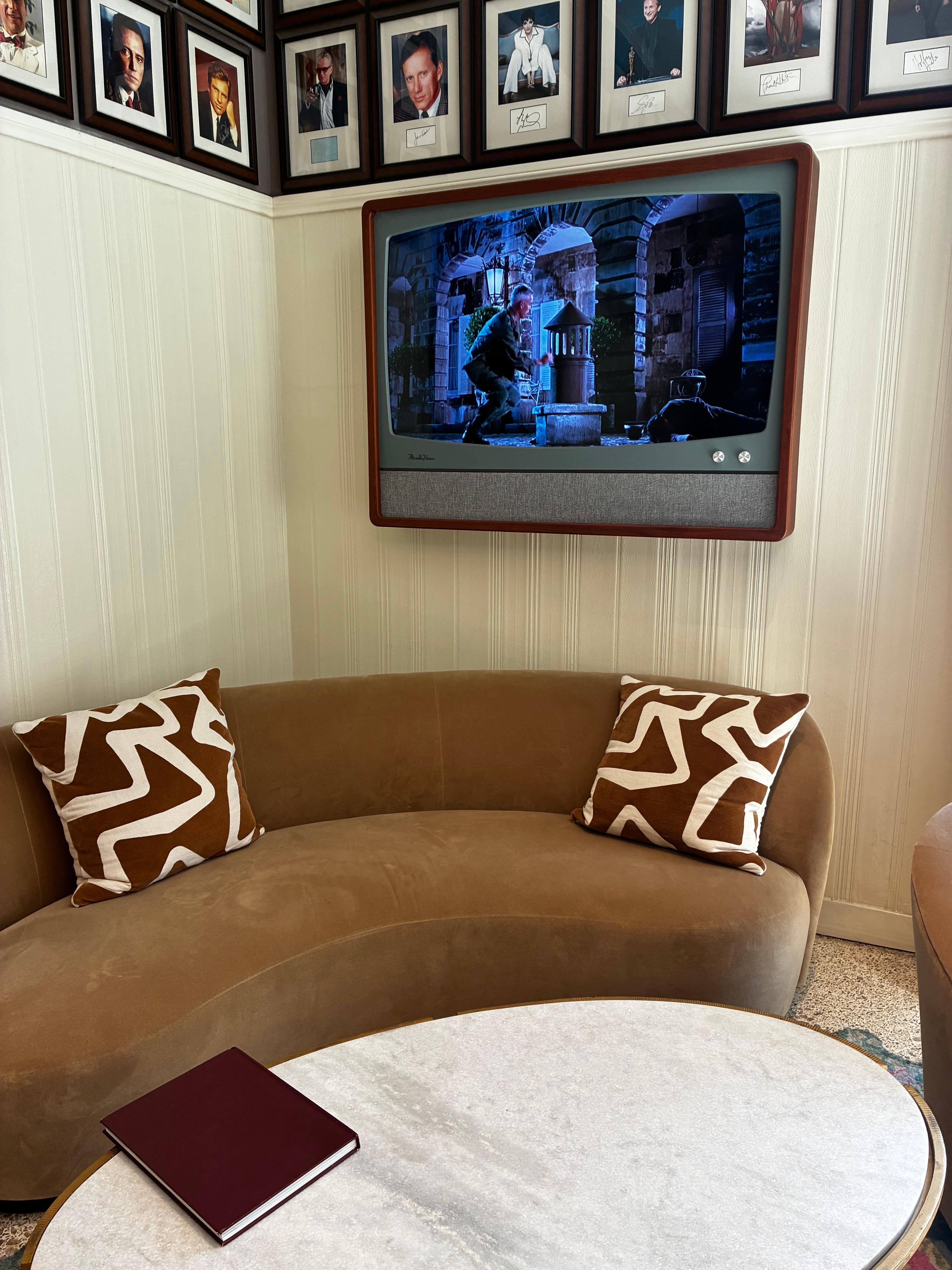 Lobby area by the cafe