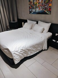 Very comfortable bed!!