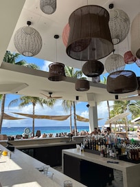 Papagayo beach club Bar