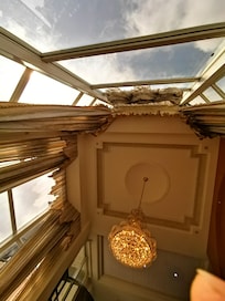 一樓挑高餐廳