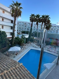 Vom Balkon, Blick zum Pool