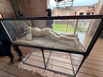 Here we are in Pompeii.