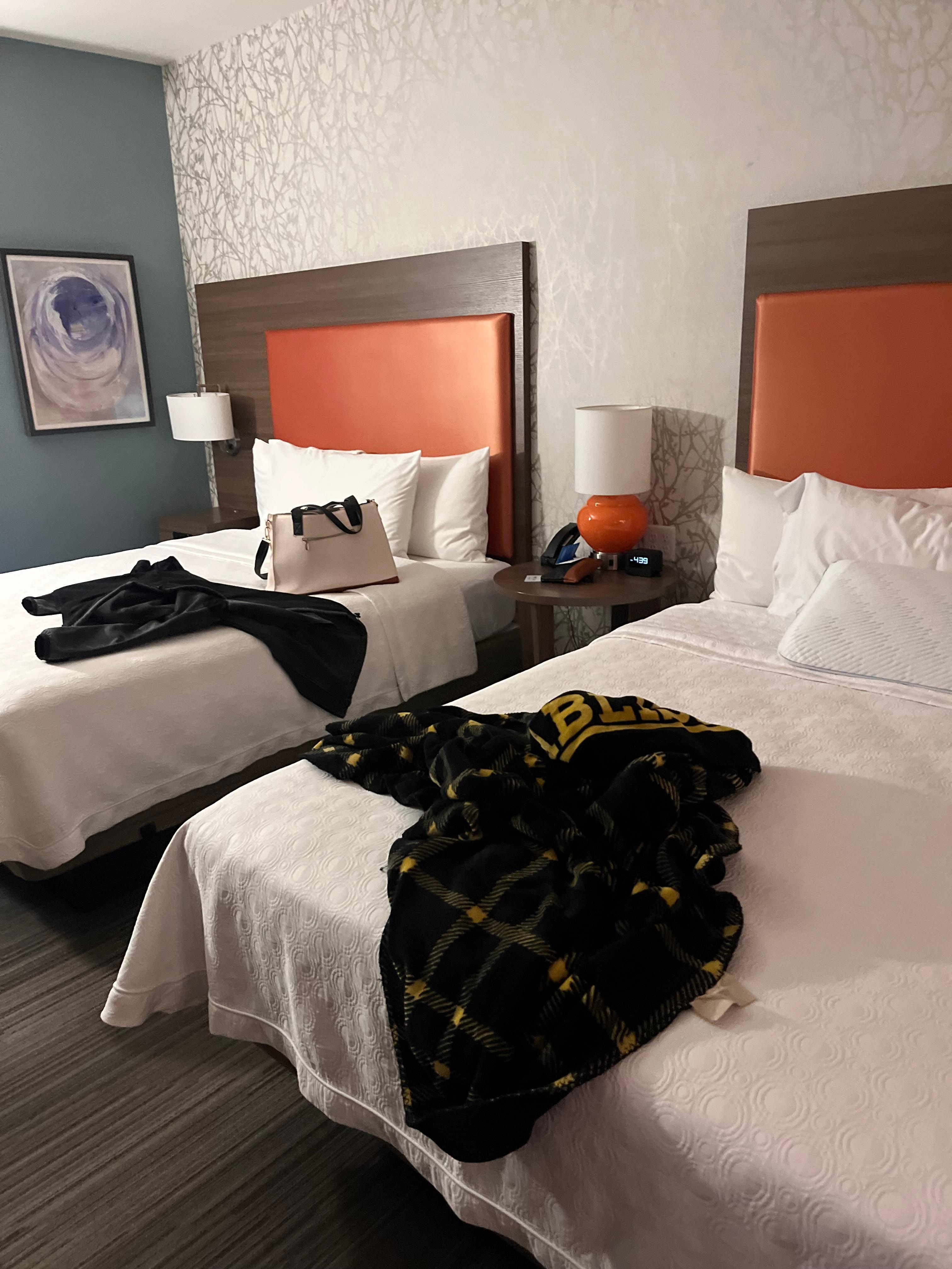 Beds and pillows clean and comfortable 