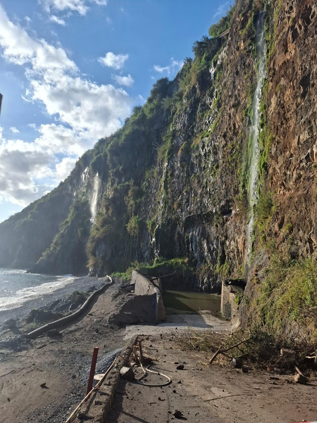 Wasserfälle in Madalena do Mar