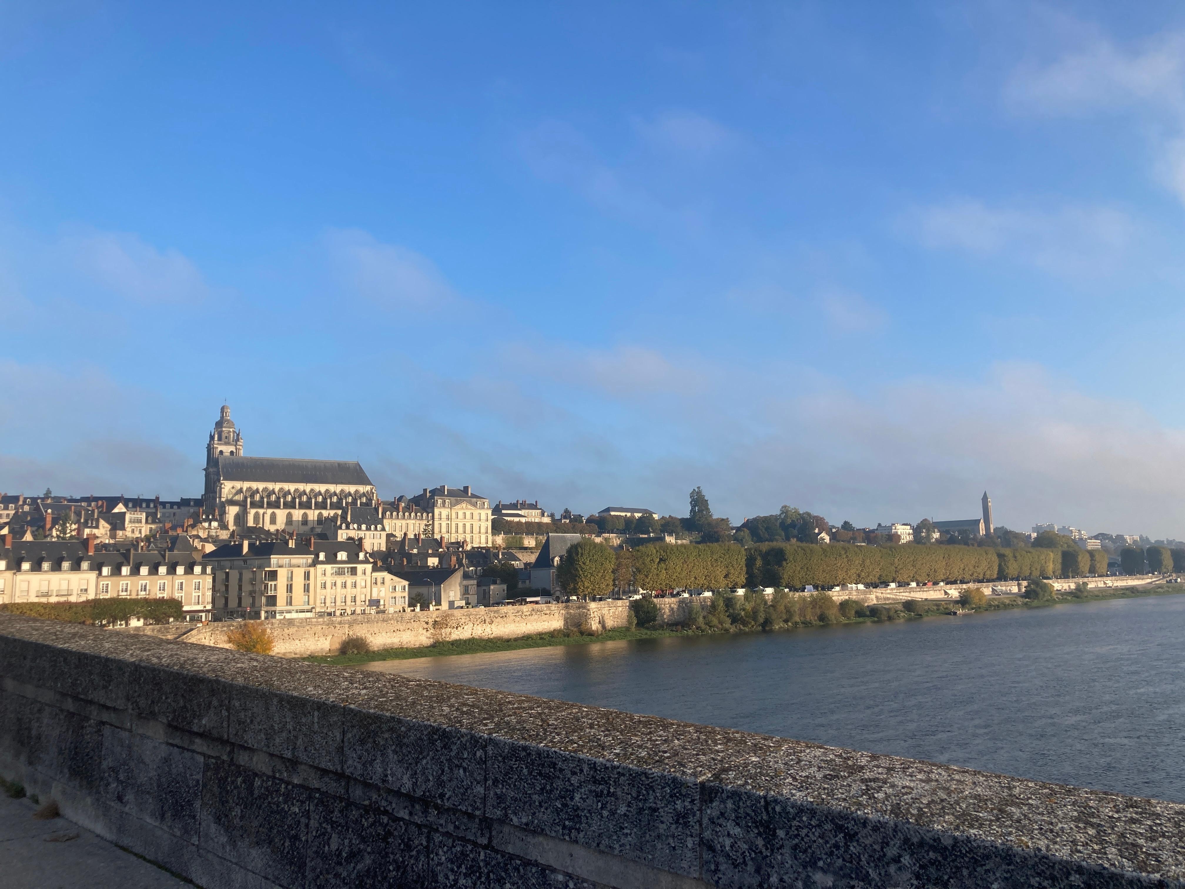 La traversée du pont à deux pas du logement. 