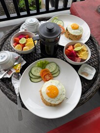 朝食は8種類から選べて部屋まで運んできてくれます