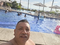 disfrutando la tarde en la alberca