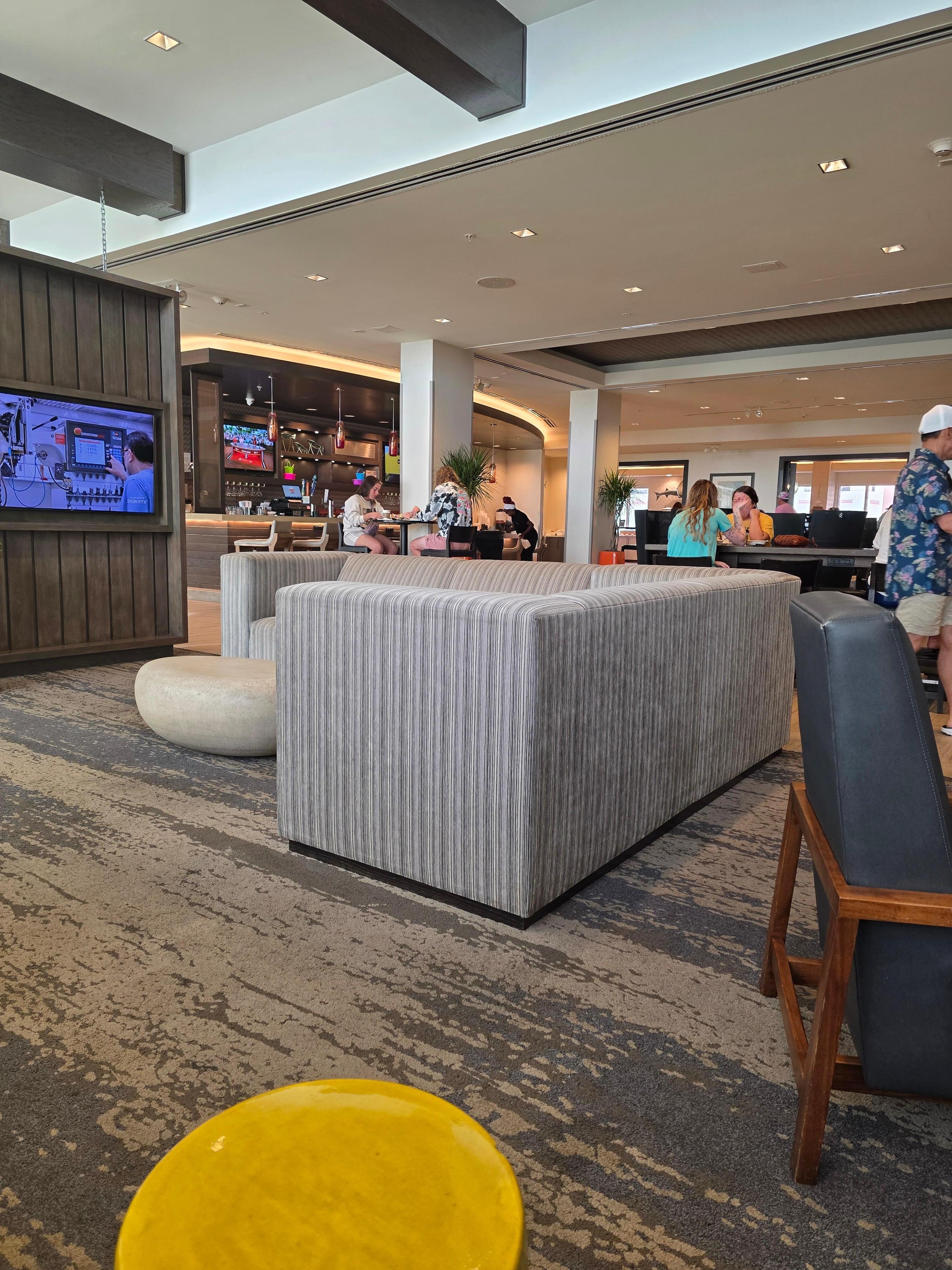 Dining area in the lobby 