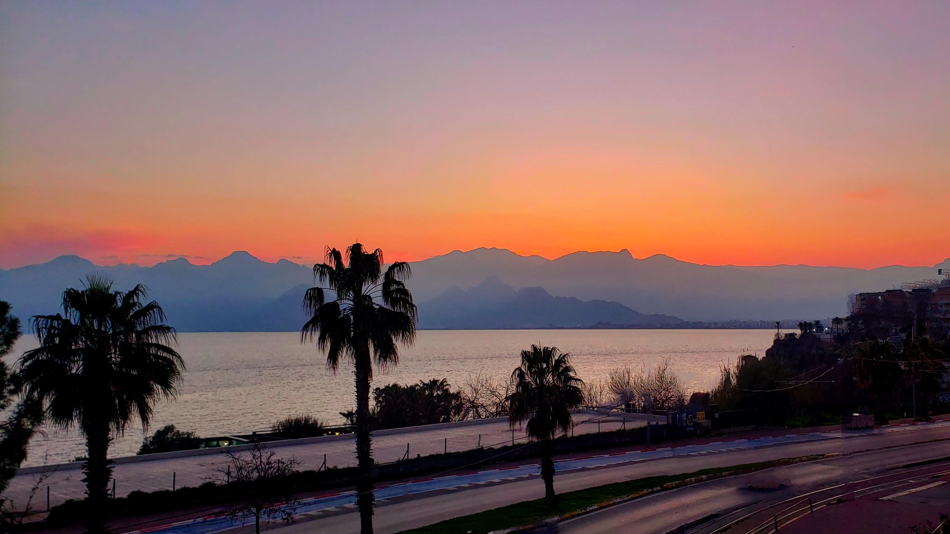 Ocean views with Bey Mountains 