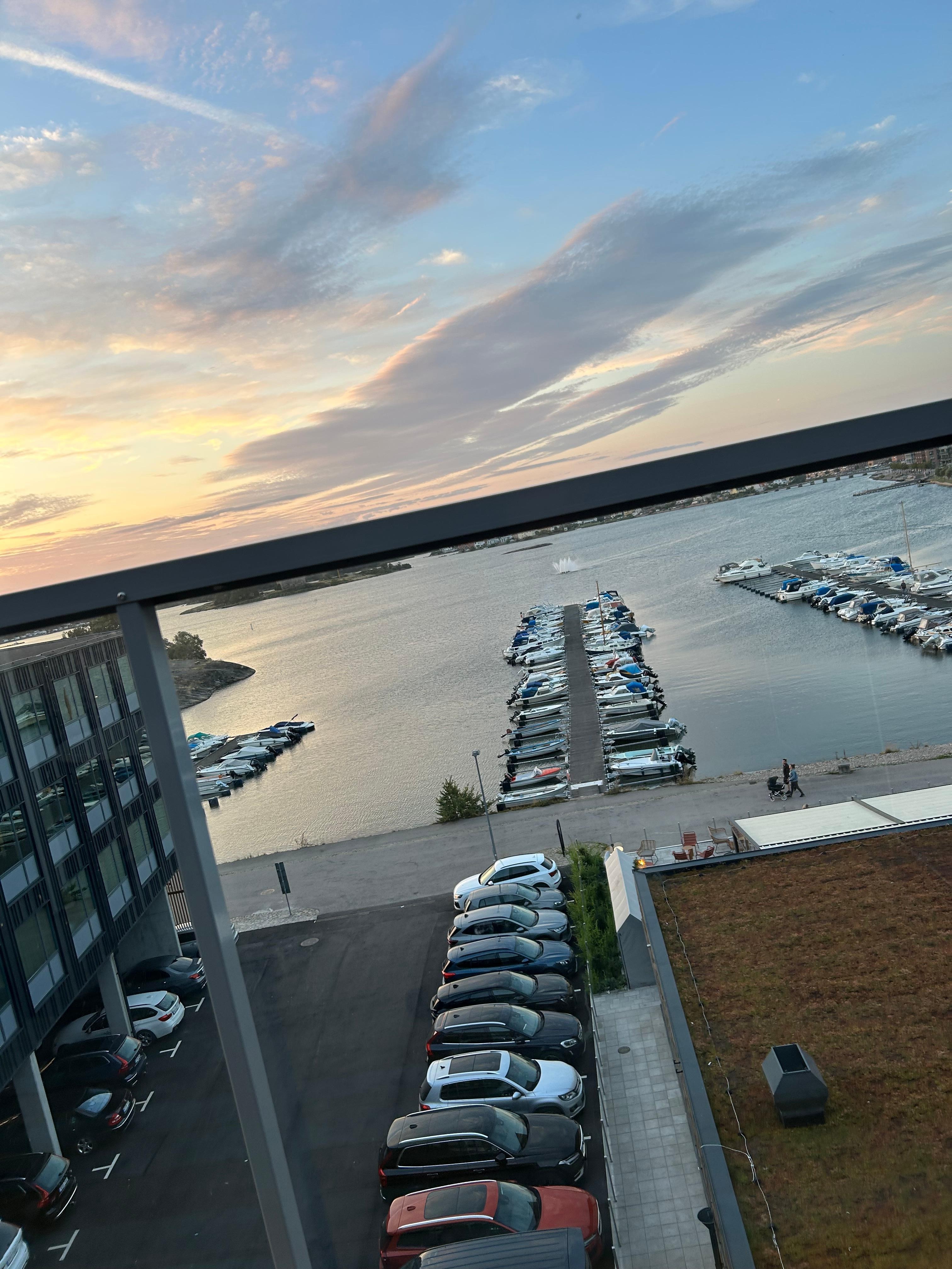 Utsikt över småbåtshamnen