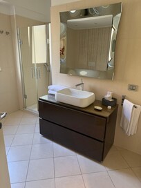Spacious bathroom