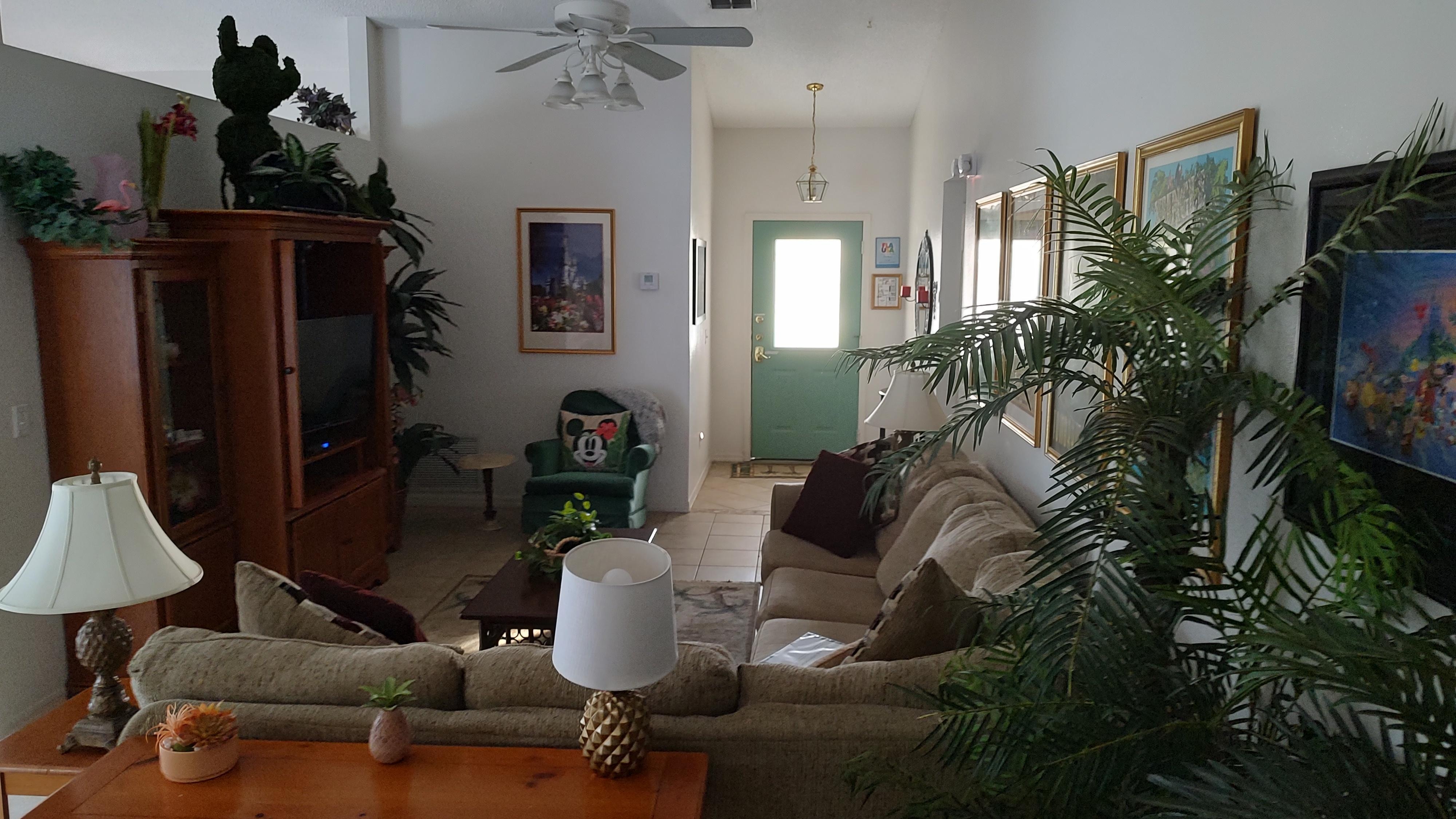 Spacious Living Room 