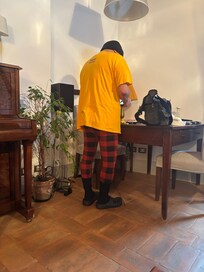 Making ourselves at home in Marcoâs living room.